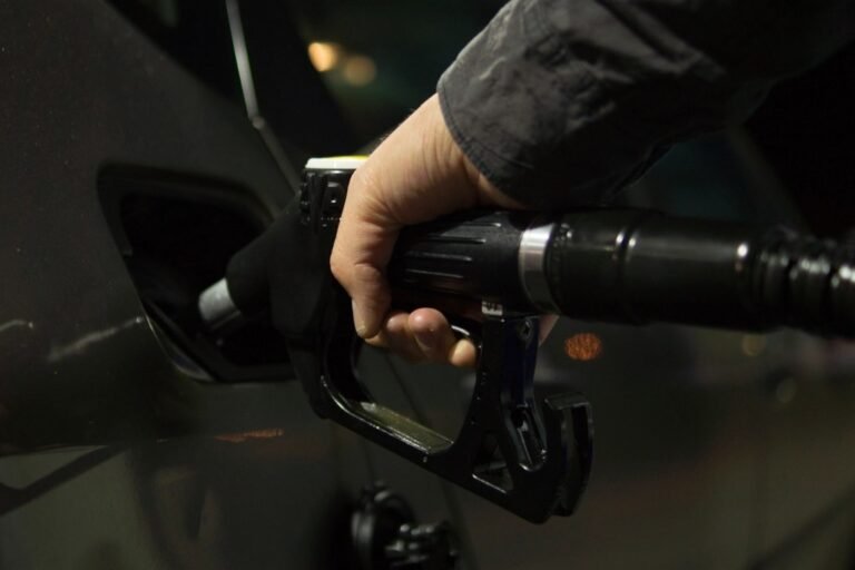 Cât te costă, de fapt, un kilometru cu mașina: formula și cifra pe care o uită toată lumea